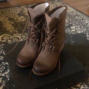 Sorel Joan of Arctic Wedge Mid boot color tobacco 9.5